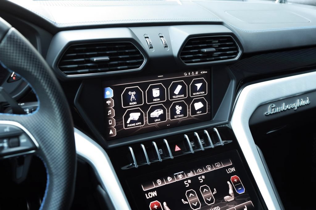 Used 2019 Lamborghini Urus AWD/4WD image 22