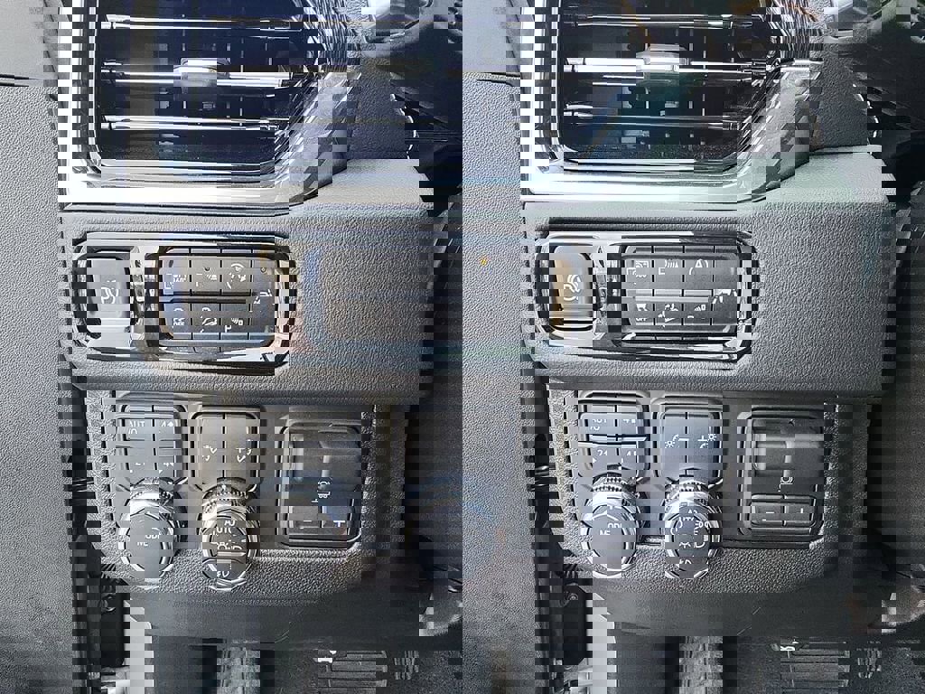 Certified 2025 GMC Yukon Elevation w/ Elevation Premium Package AWD/4WD image 18