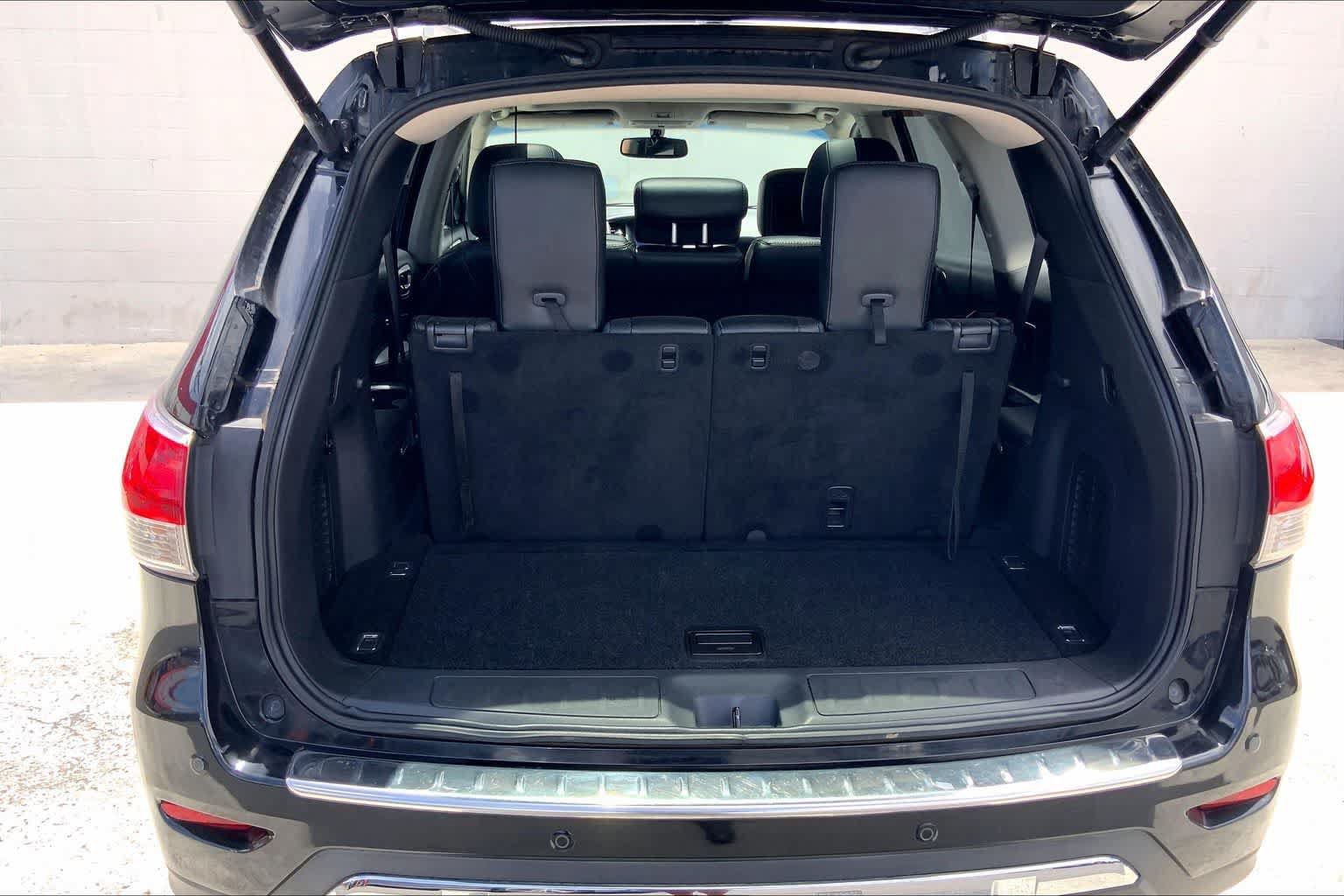 Used 2015 Nissan Pathfinder Platinum w/ Family Entertainment Package FWD image 18