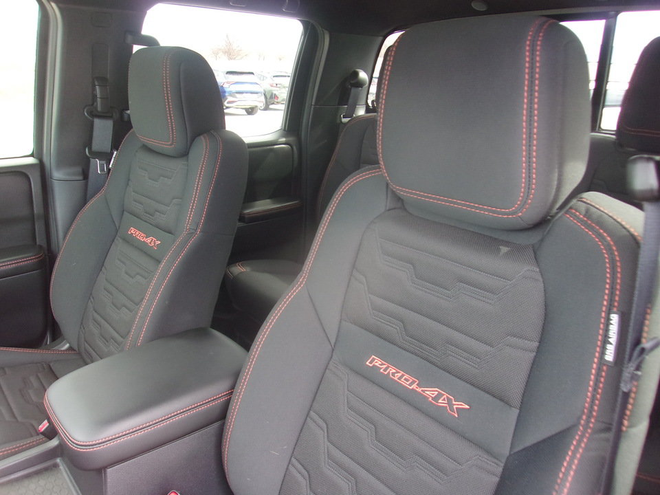 Used 2025 Nissan Frontier PRO-4X AWD/4WD image 18