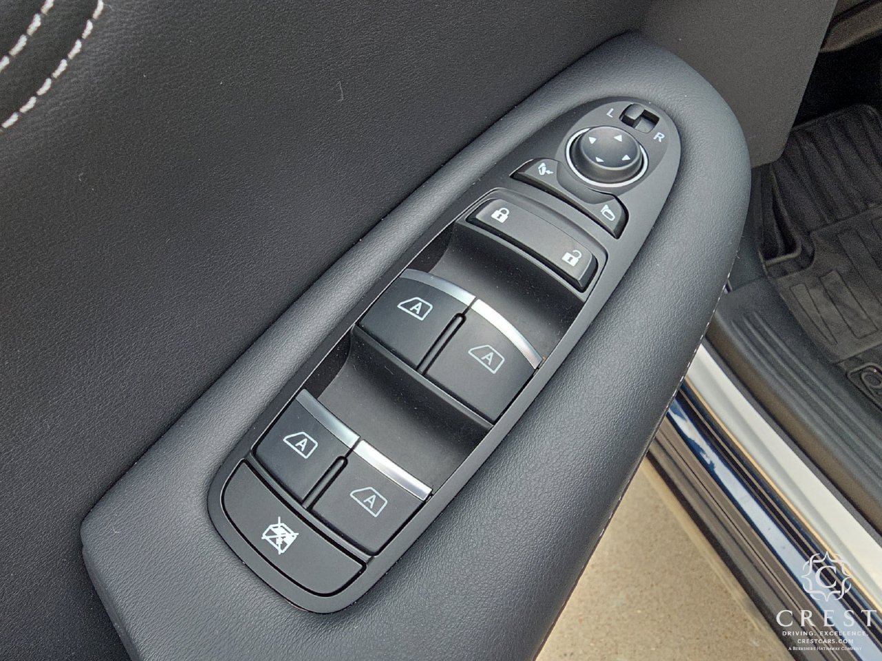 Used 2025 INFINITI QX55 Sensory w/ Lighting Package AWD/4WD image 8