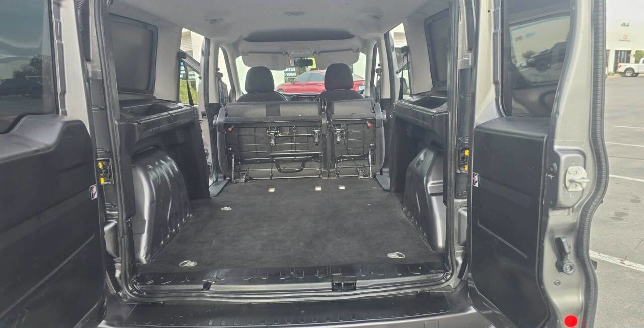 Used 2021 RAM ProMaster City SLT w/ Lights & Wheels Group image 21