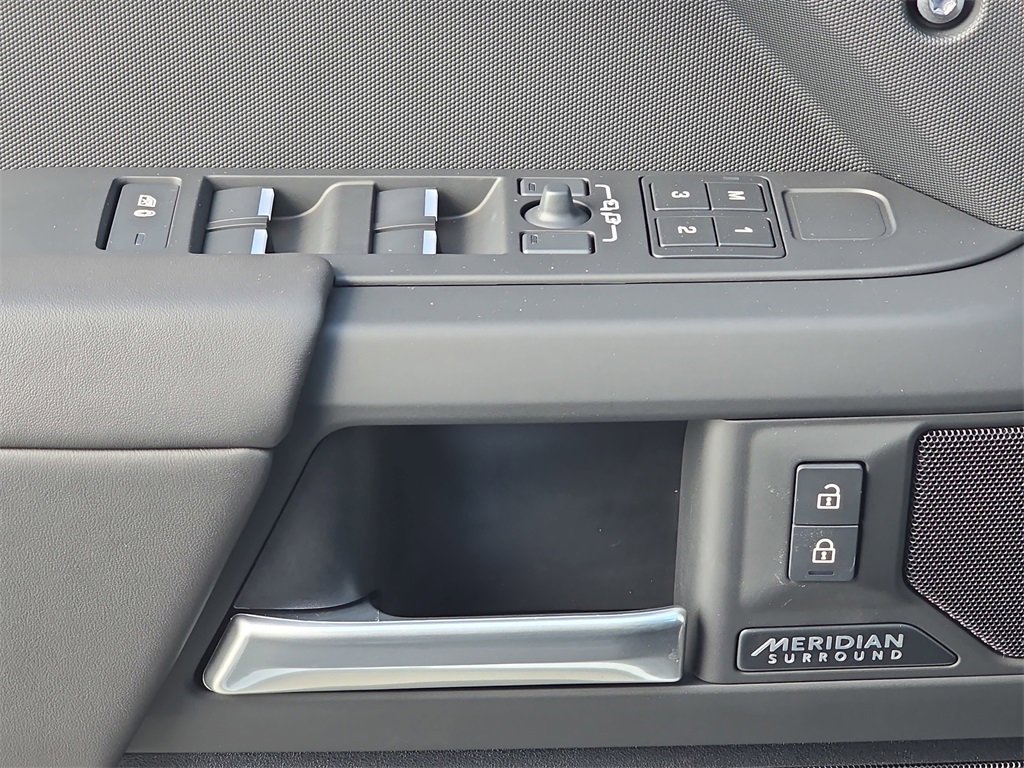 New 2026 Land Rover Defender 130 X-Dynamic SE image 29