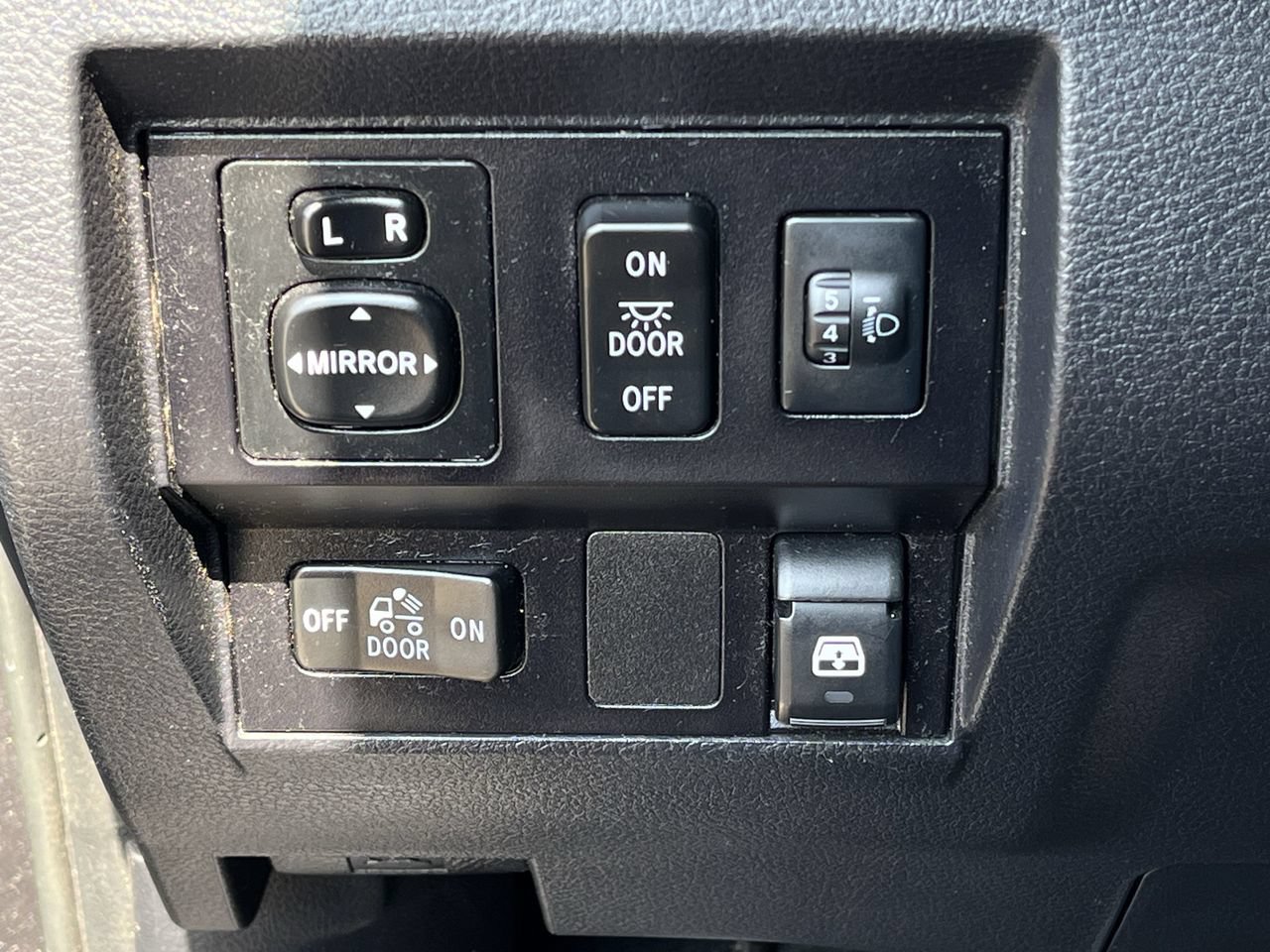 Used 2017 Toyota Tundra SR5 w/ SR5 Upgrade Package RWD image 20