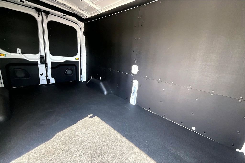 New 2026 Ford Transit 250 148 Medium Roof w/ Load Area Protection Package RWD image 10