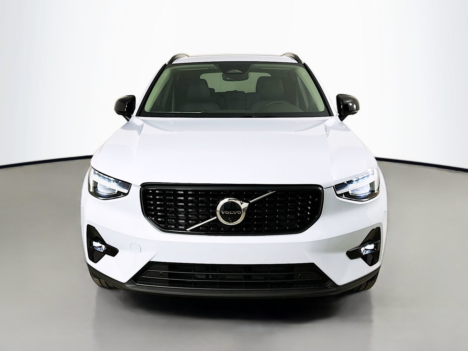 New 2026 Volvo XC40 B5 Plus w/ Protection Package Premier AWD/4WD image 2
