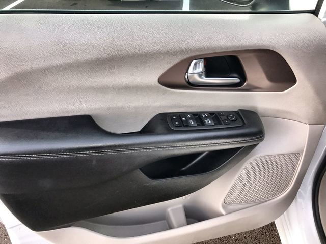 Used 2023 Chrysler Voyager LX image 13