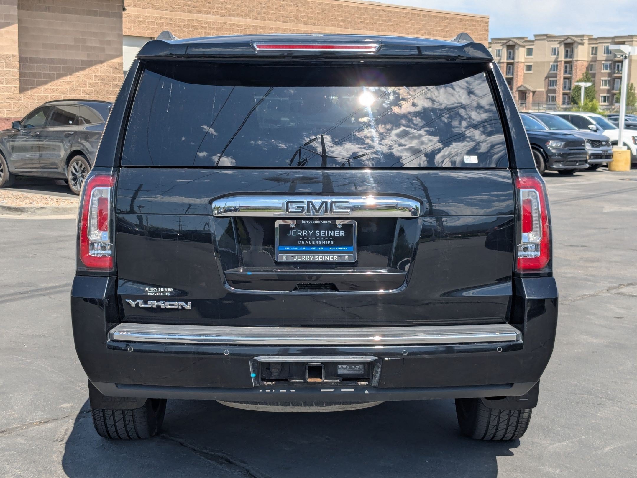 Used 2017 GMC Yukon Denali w/ Open Road Package AWD/4WD image 4