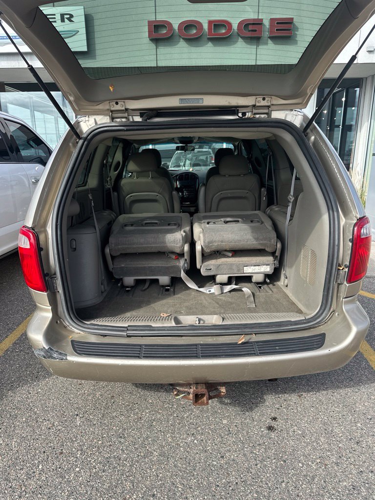 Used 2004 Chrysler Town & Country LX w/ Popular Equipment Group FWD image 16