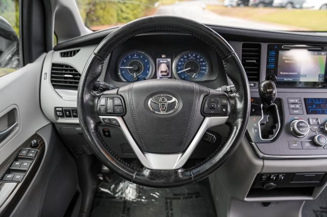 Used 2015 Toyota Sienna XLE w/ XLE Navigation Package FWD image 28