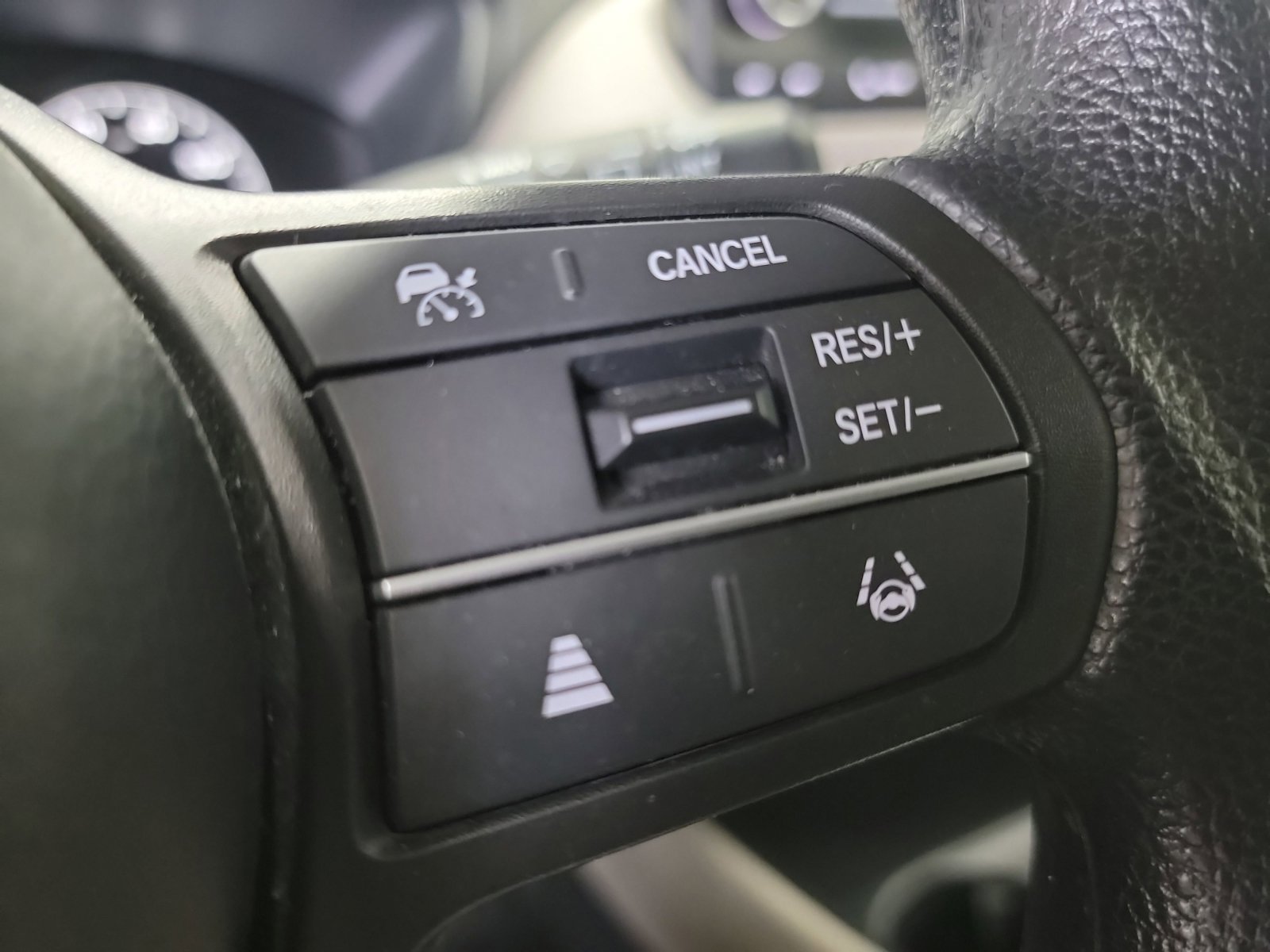 Used 2023 Honda HR-V LX image 33