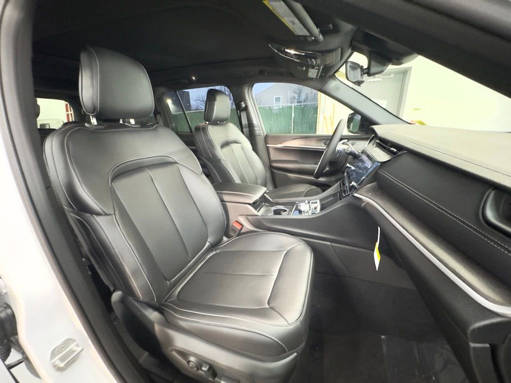 New 2026 Jeep Grand Cherokee Limited w/ Limited Altitude Package image 19