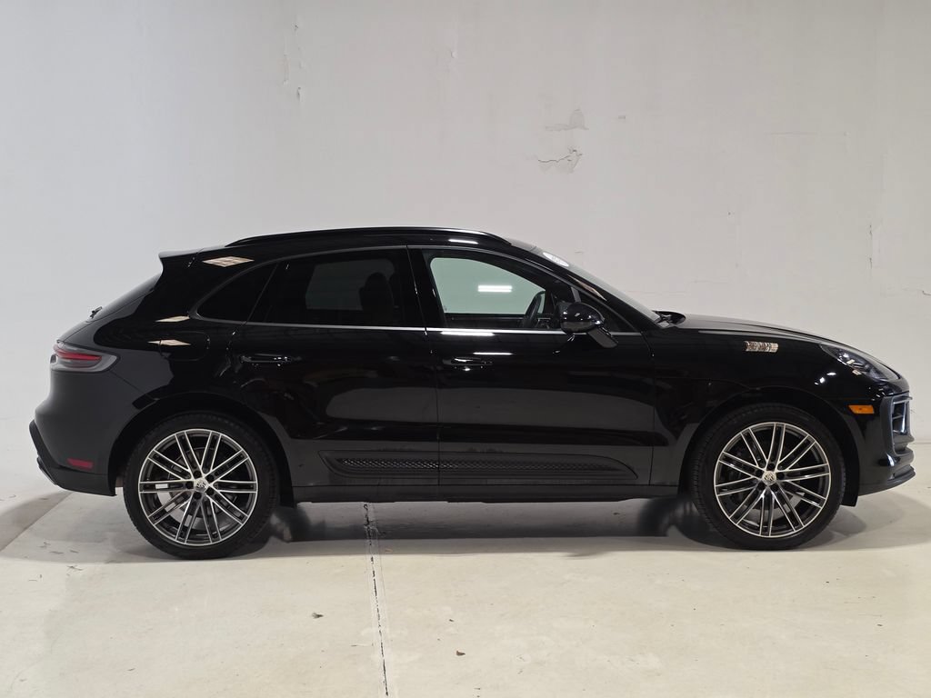 Certified 2026 Porsche Macan AWD/4WD image 8