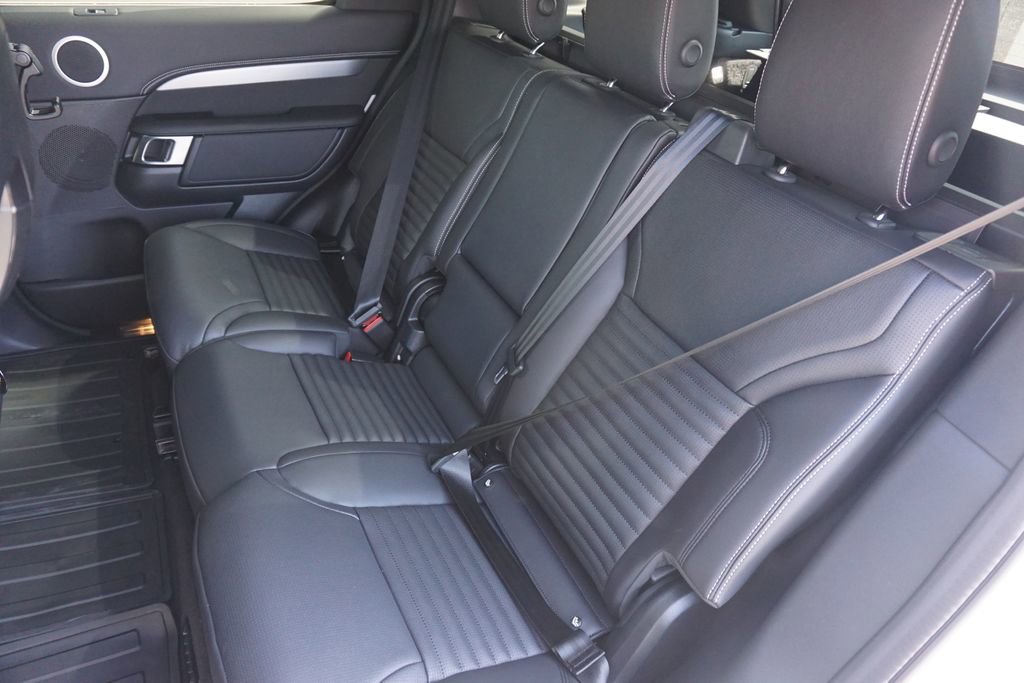 New 2025 Land Rover Discovery Dynamic SE image 30