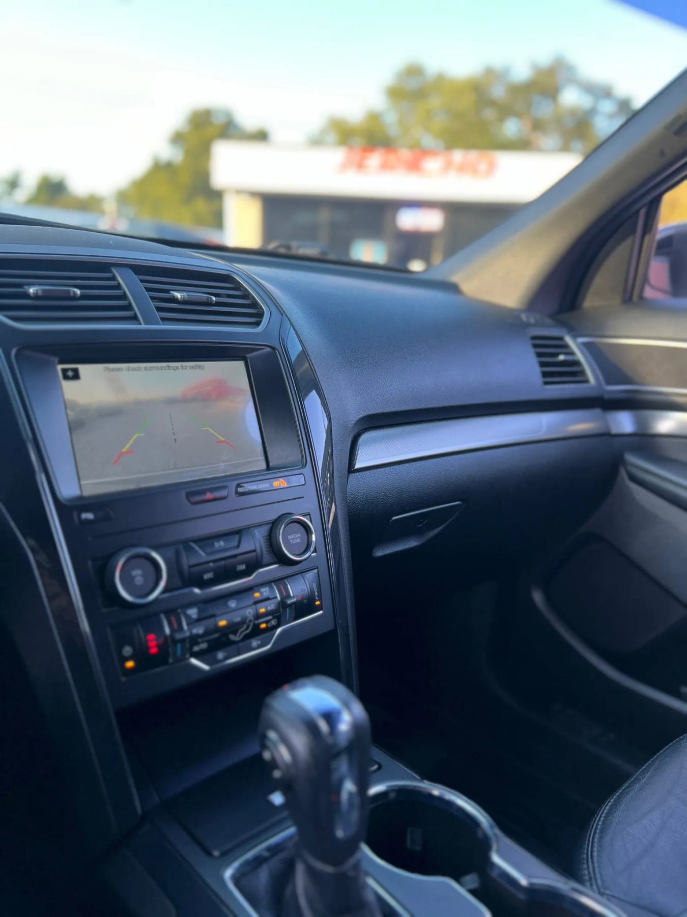 Used 2018 Ford Explorer XLT w/ Equipment Group 202A image 18