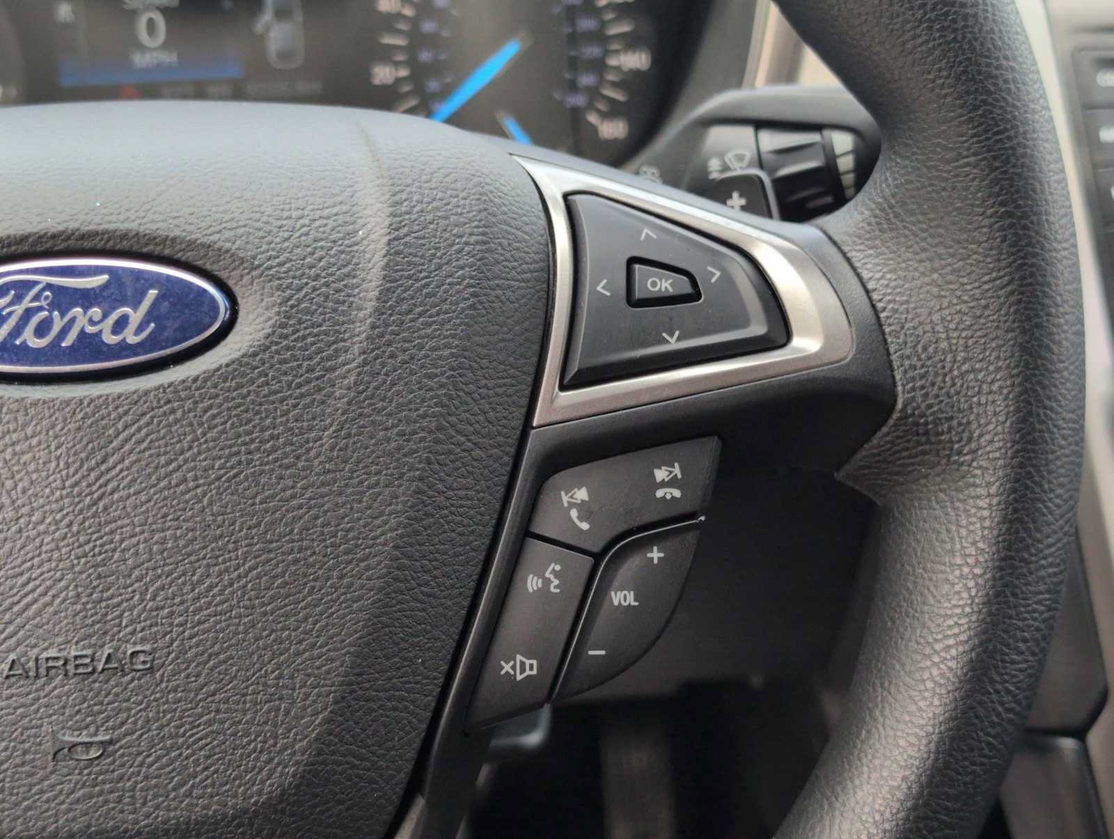 Used 2017 Ford Fusion SE FWD image 24