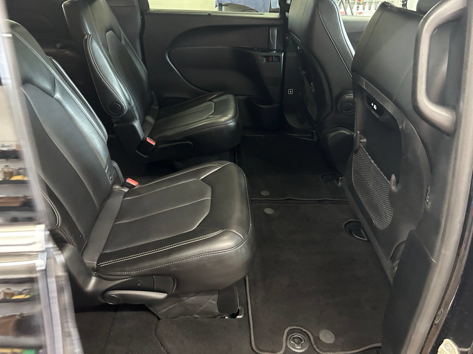 Certified 2025 Chrysler Pacifica Select FWD image 30