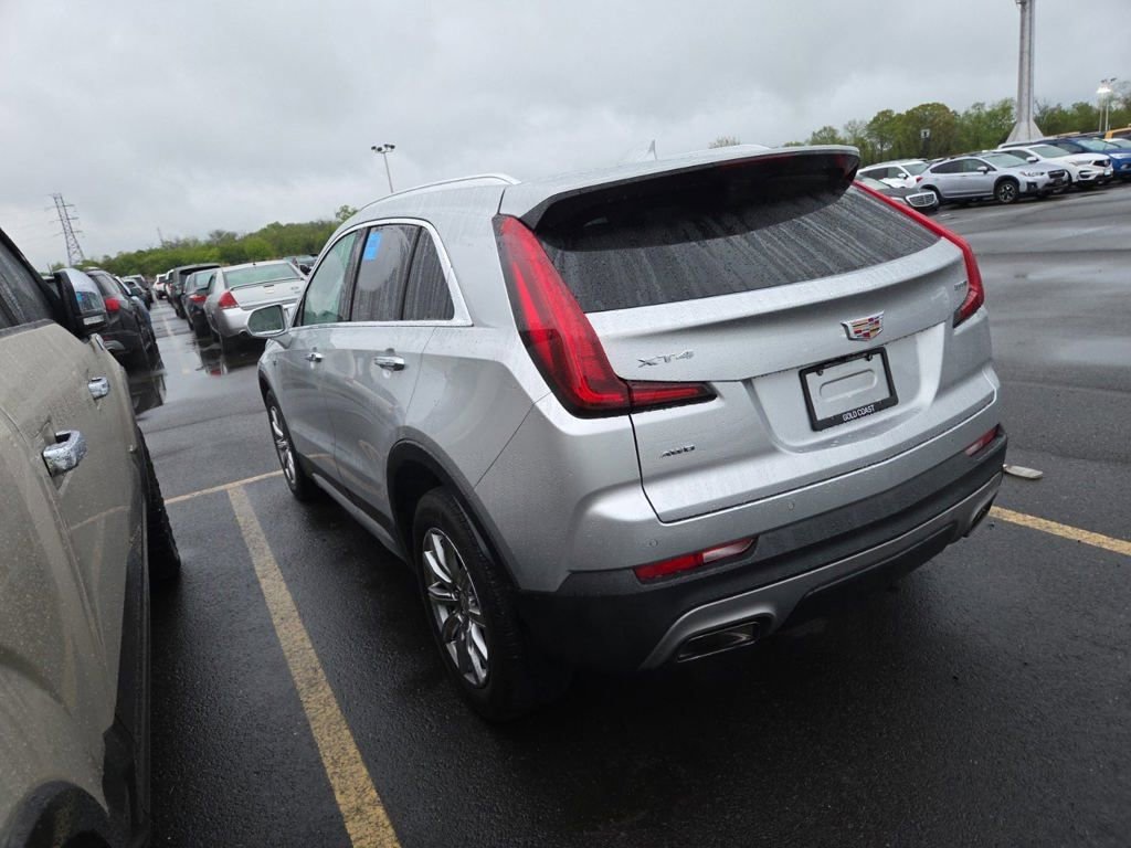 Used 2020 Cadillac XT4 Premium Luxury w/ Cold Weather Package AWD/4WD image 3