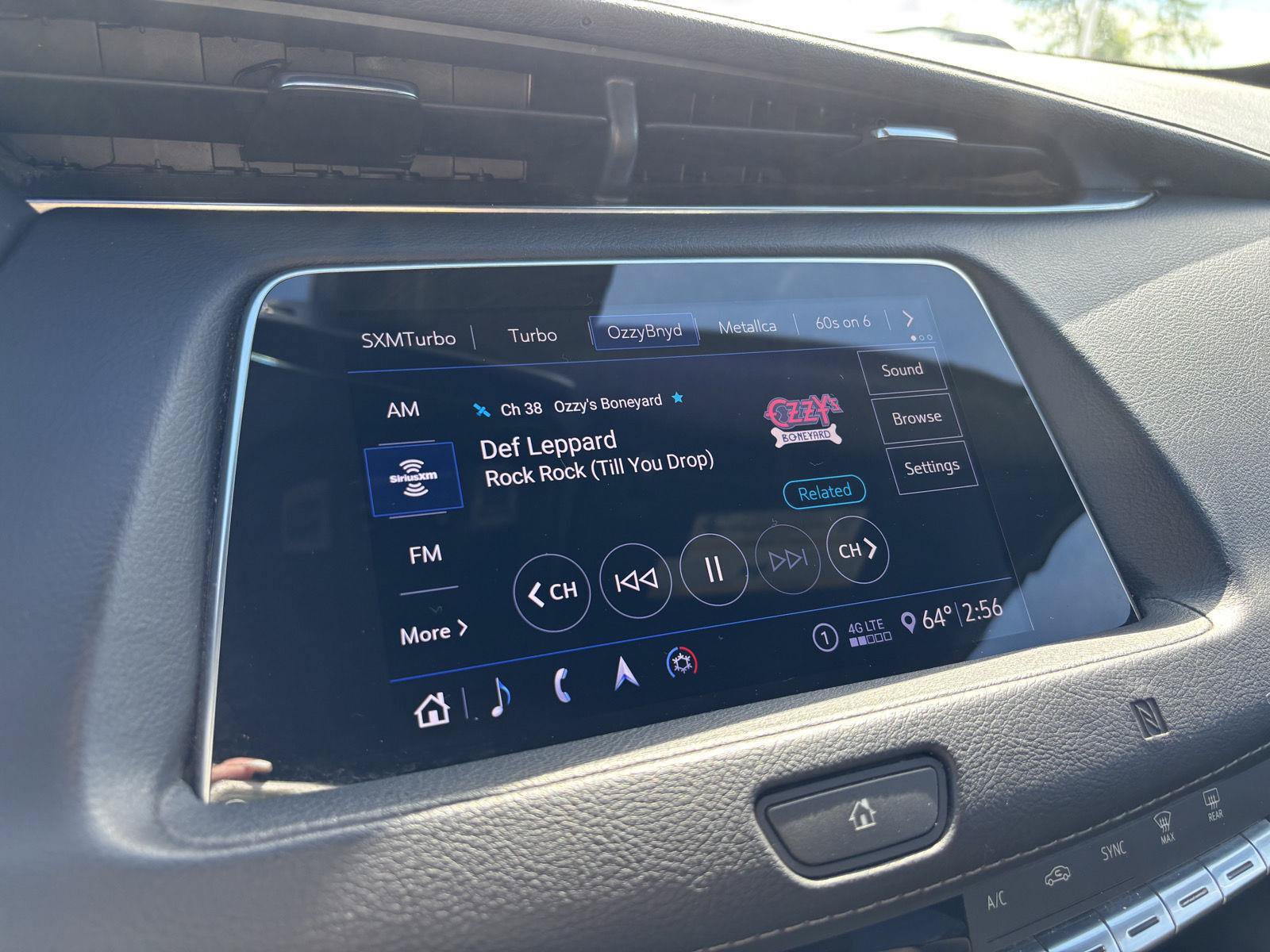 Used 2020 Cadillac XT4 Premium Luxury AWD/4WD image 25