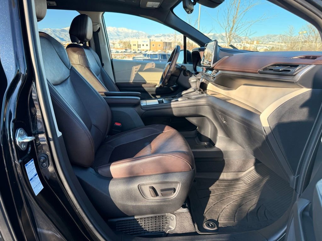 Used 2022 Toyota Sienna Platinum image 32