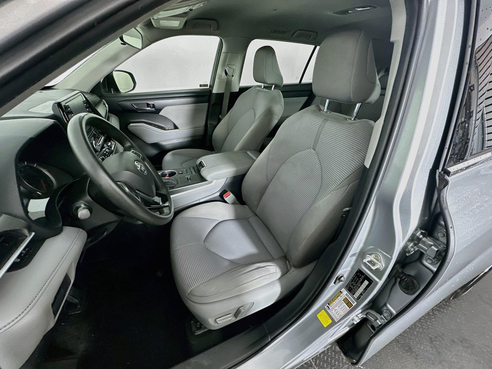Used 2020 Toyota Highlander L FWD image 13