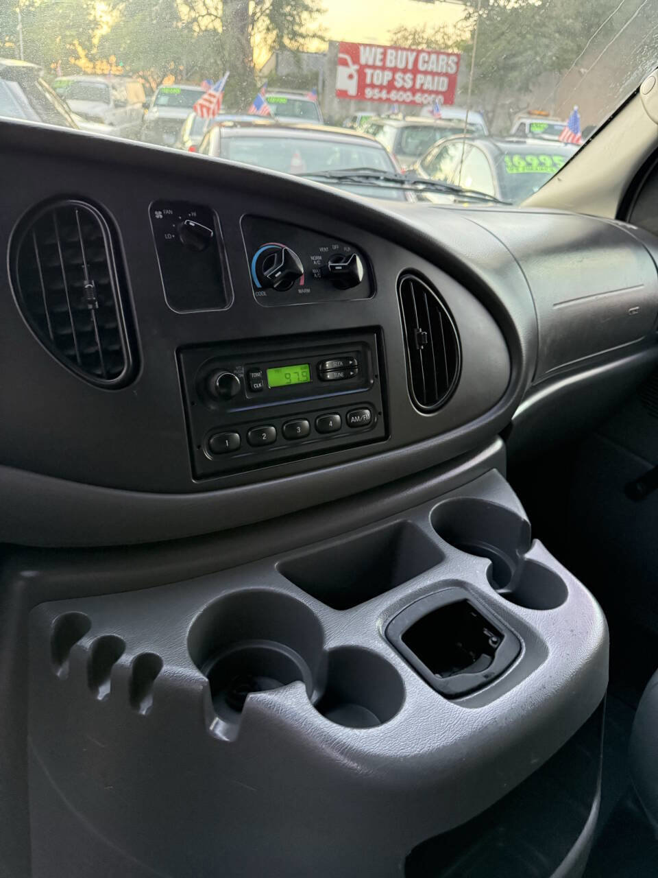 Used 2005 Ford E-250 and Econoline 250 Extended image 13