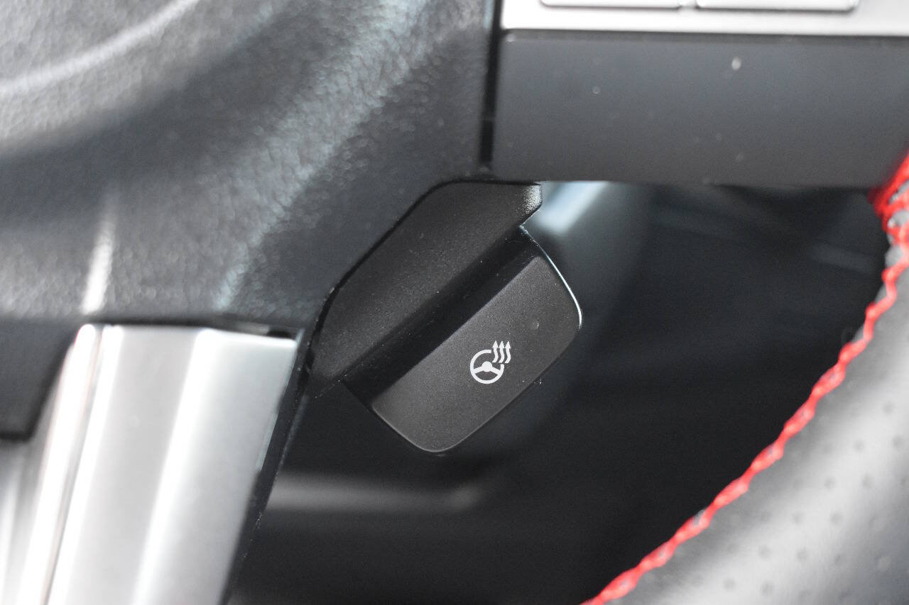 Used 2017 Subaru Forester 2.5i Touring AWD/4WD image 25