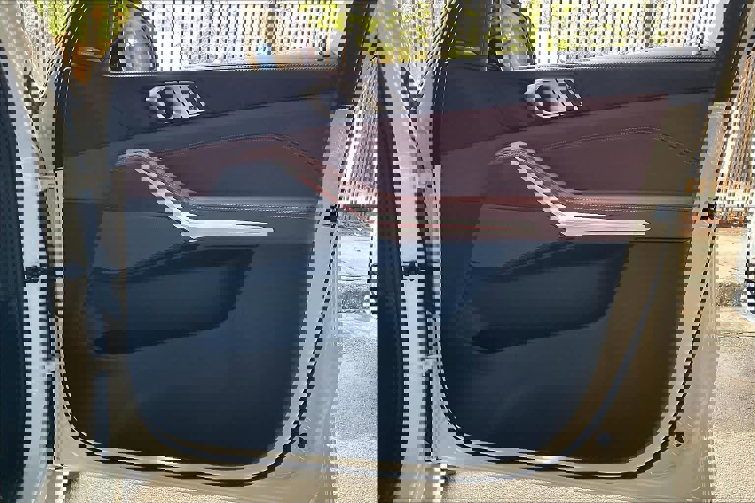 Certified 2025 BMW X5 sDrive40i w/ Executive Package image 22