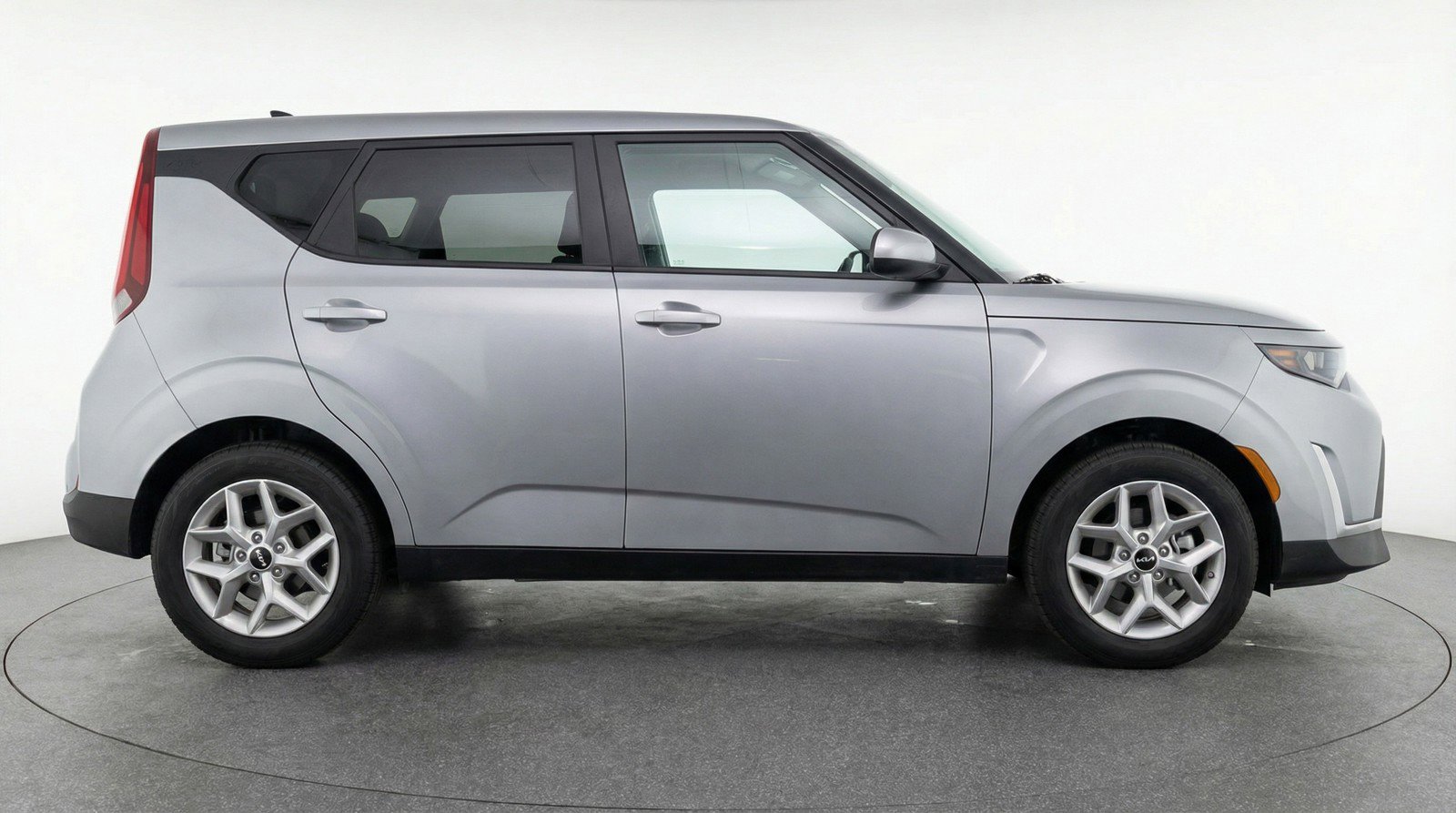 Used 2025 Kia Soul LX w/ LX Technology Package FWD image 11