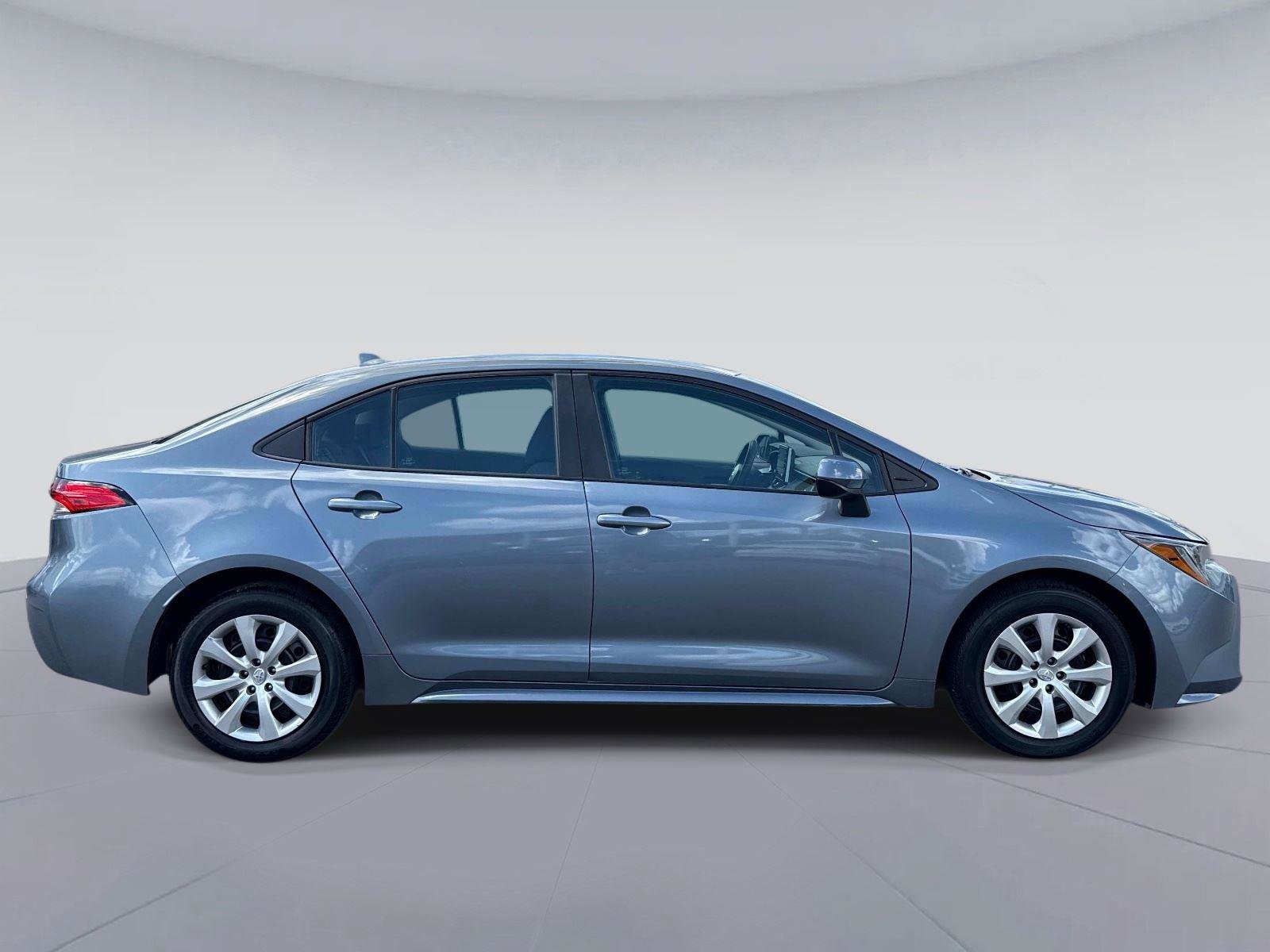Used 2020 Toyota Corolla LE image 2