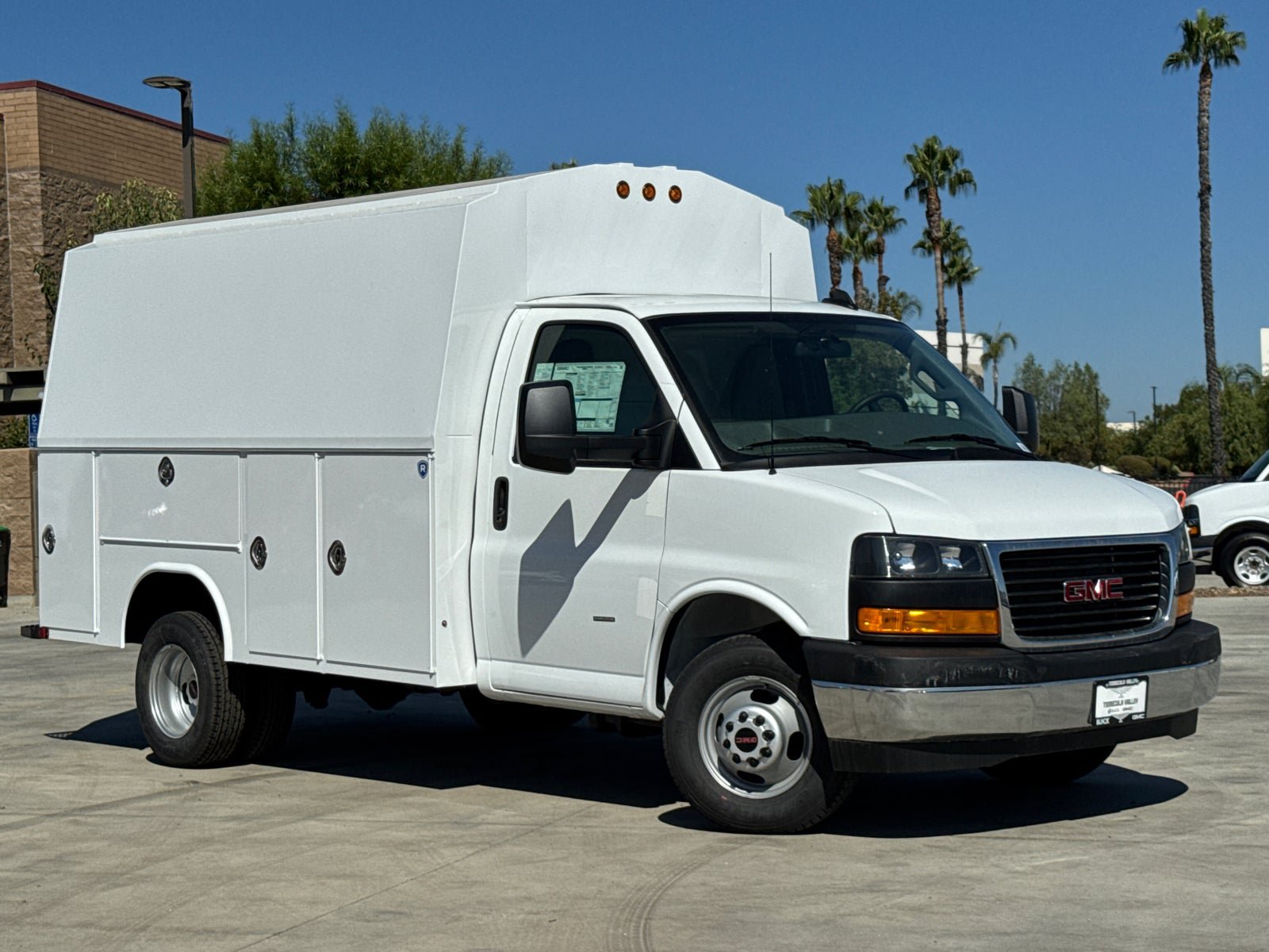 New 2025 GMC Savana 3500 w/ Power Convenience Package RWD image 2