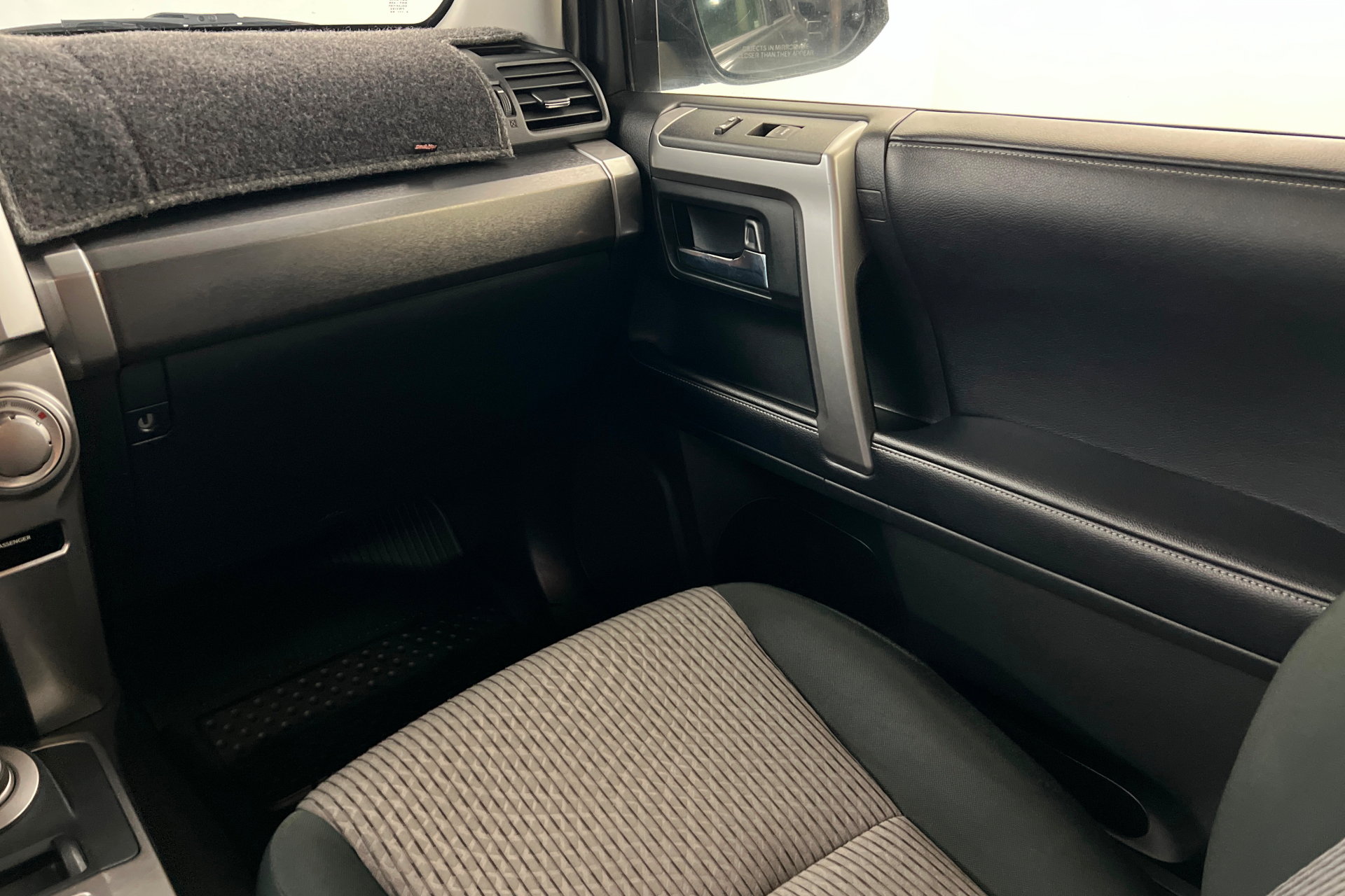 Certified 2019 Toyota 4Runner SR5 AWD/4WD image 11