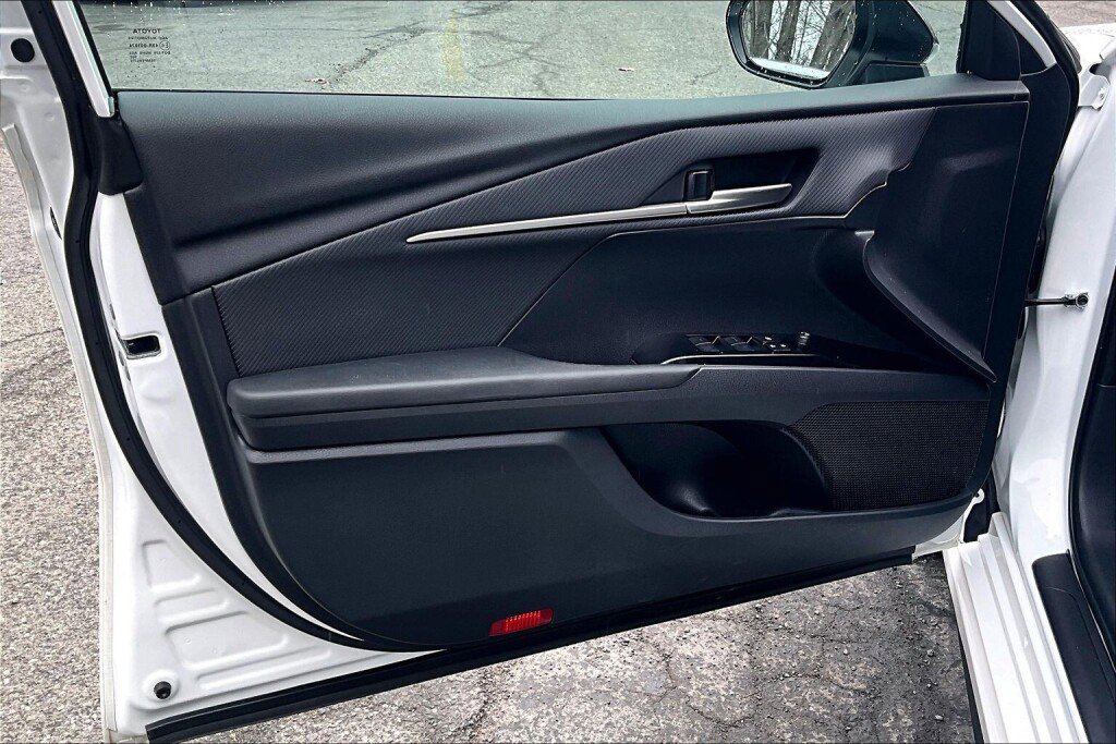 Used 2026 Toyota Camry Hybrid w/ Multimedia Upgrade Package AWD/4WD image 13