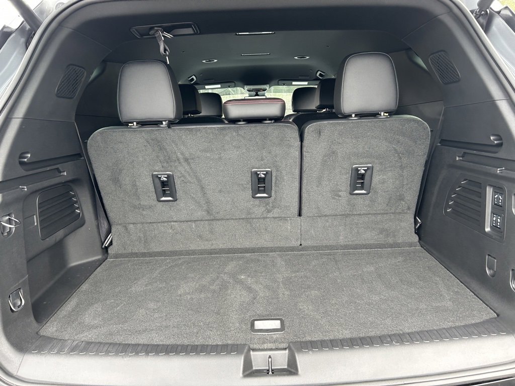 Used 2025 Chevrolet Traverse RS image 45