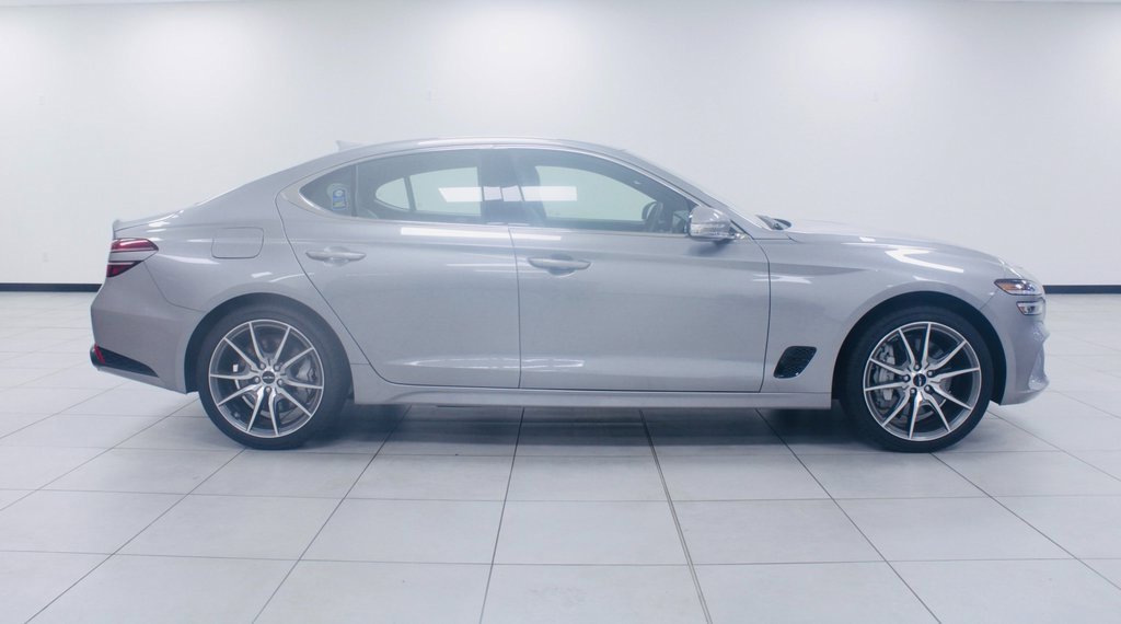 Used 2025 Genesis G70 2.5T image 25