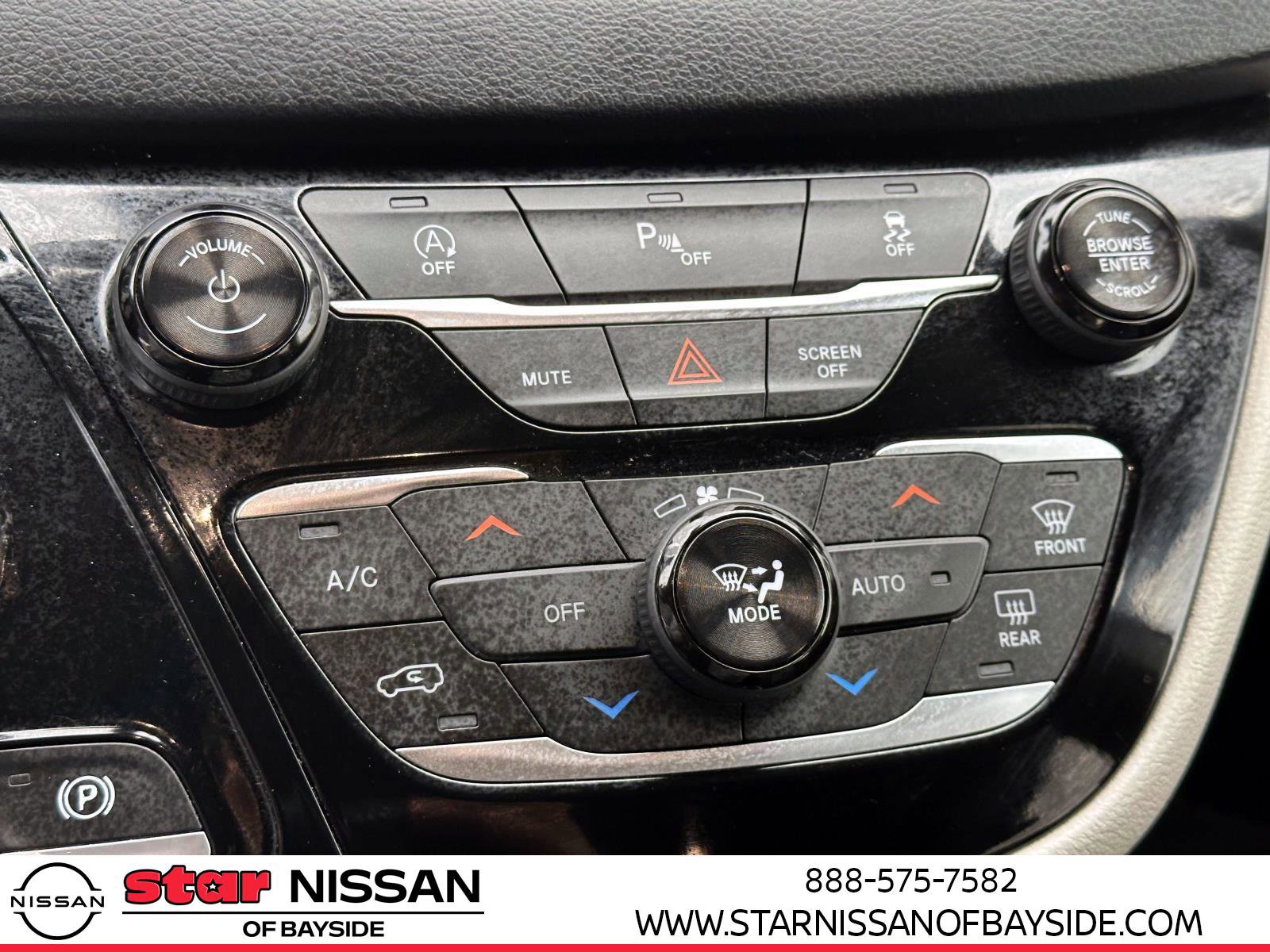 Used 2018 Chrysler Pacifica Touring-L image 21