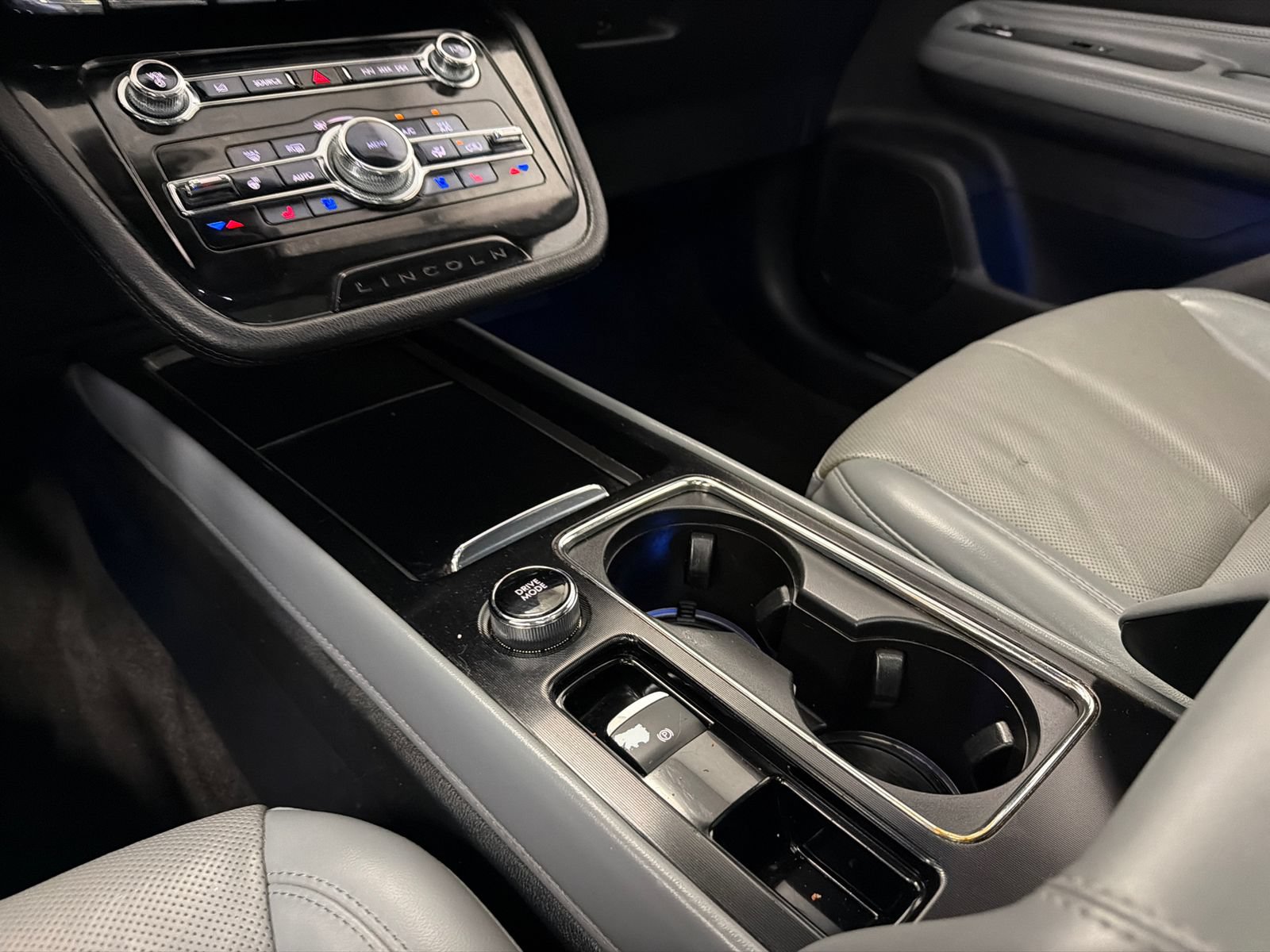 Used 2022 Lincoln Corsair AWD w/ Premium Package image 29