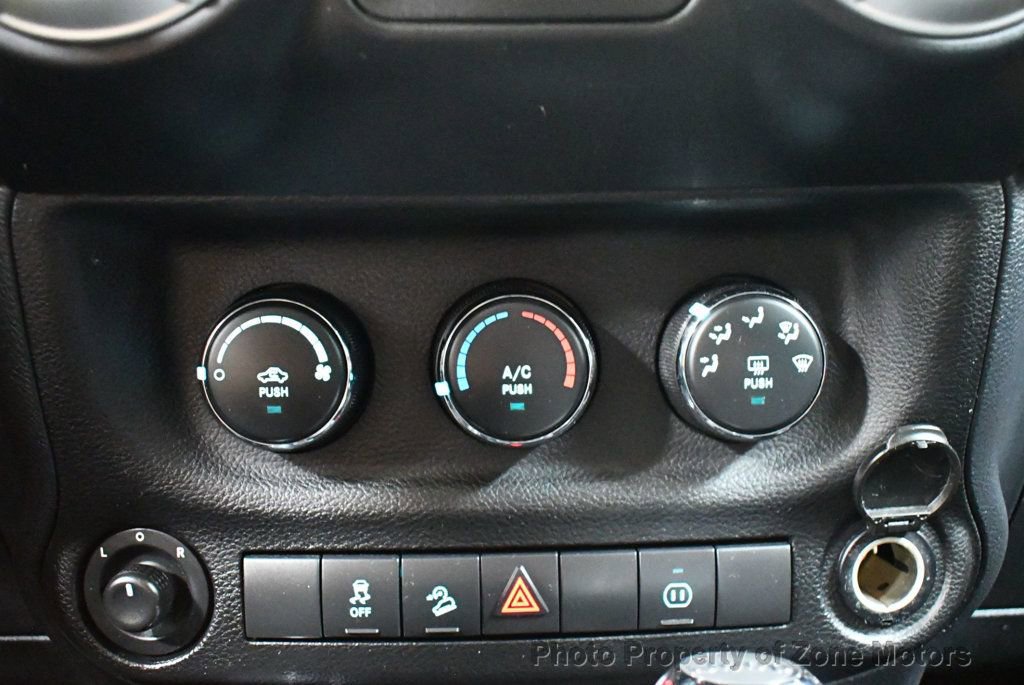 Used 2012 Jeep Wrangler Unlimited Sahara image 33