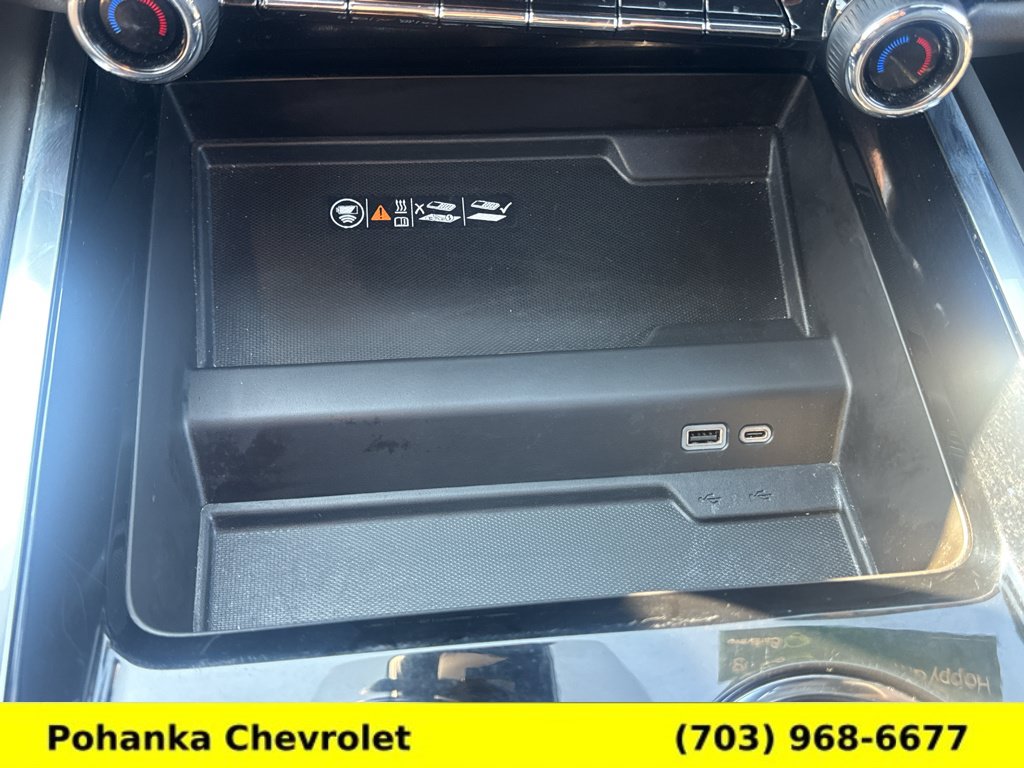 Used 2025 Chevrolet Suburban High Country AWD/4WD image 17