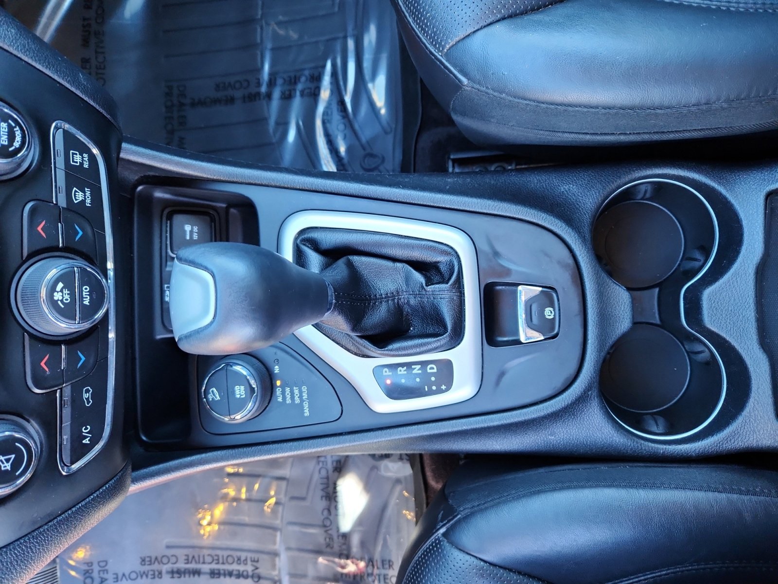 Used 2016 Jeep Cherokee Overland w/ Technology Group image 15