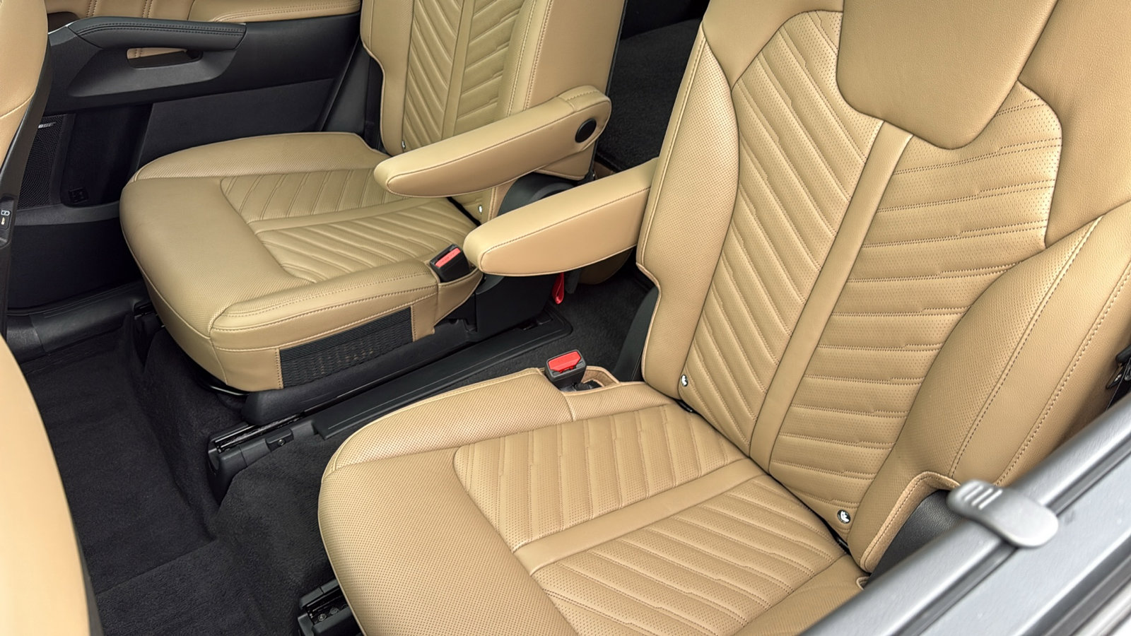 Used 2024 Kia Sorento SX Prestige w/ Olive Brown Leather Package image 30