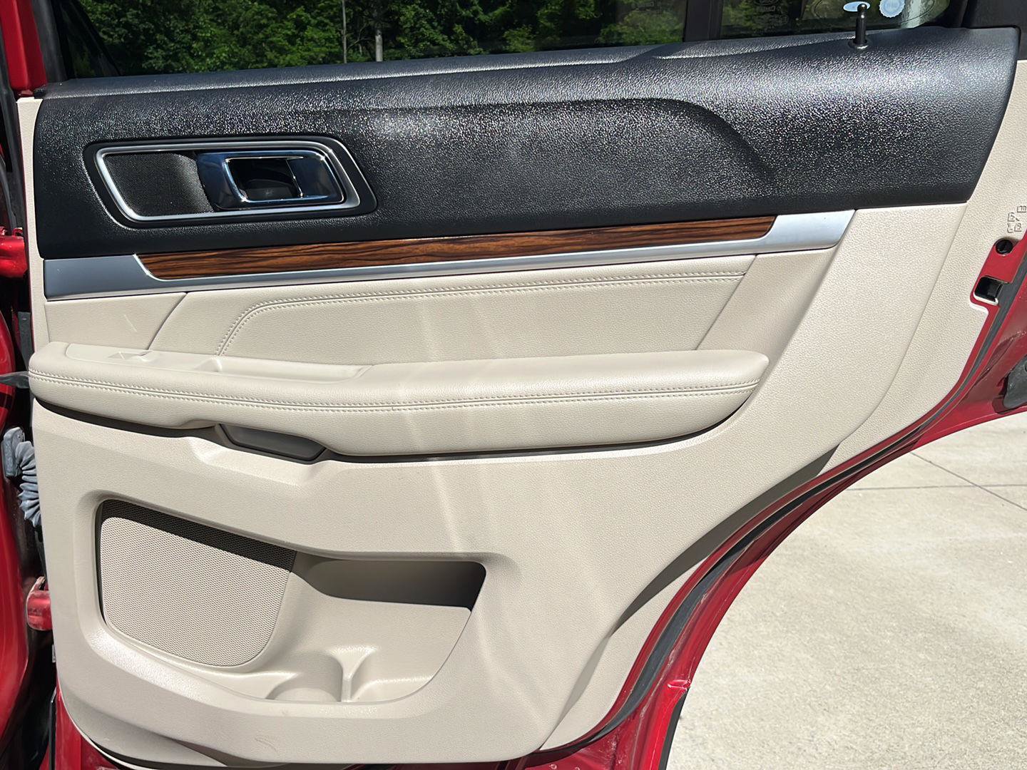 Used 2018 Ford Explorer Limited FWD image 31