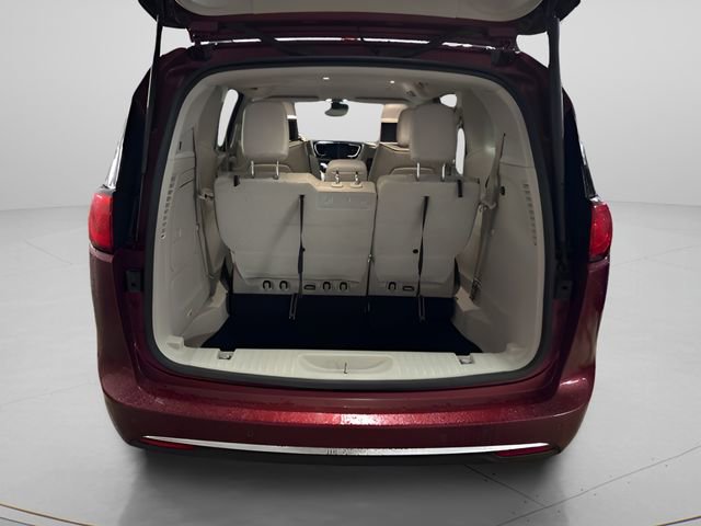 Used 2017 Chrysler Pacifica Platinum image 25