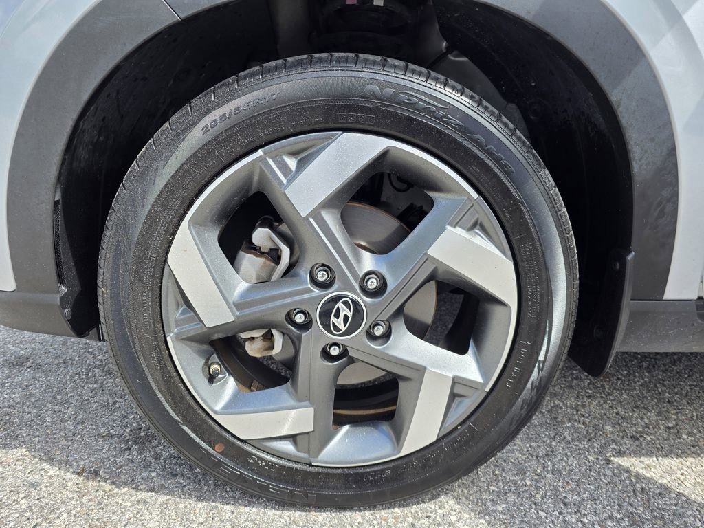 Used 2023 Hyundai Venue SEL FWD image 29
