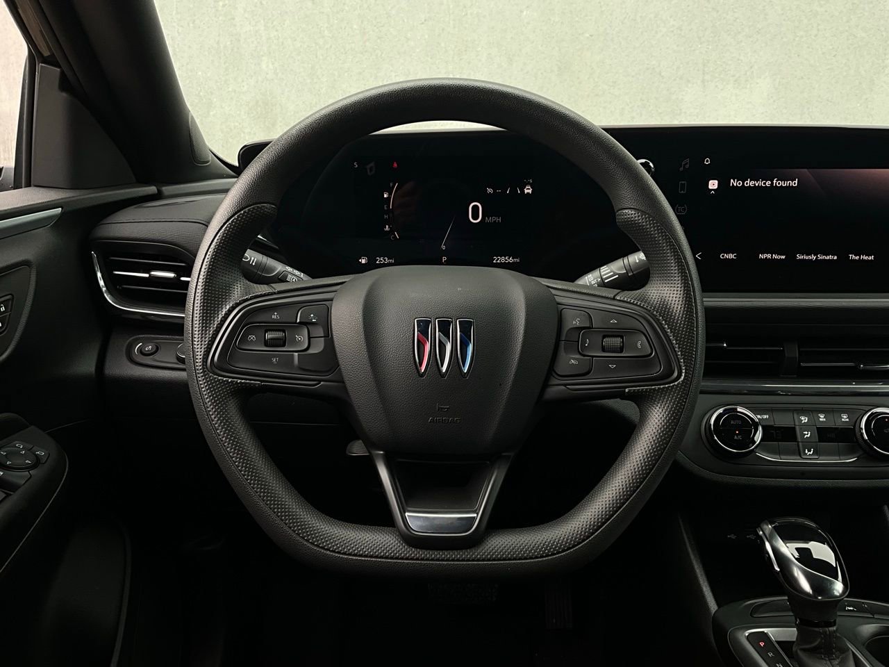 Used 2025 Buick Envista Preferred image 32