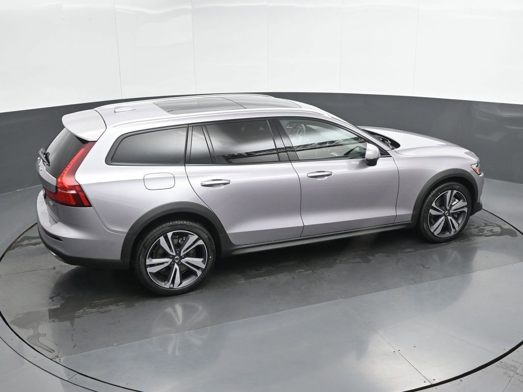 New 2026 Volvo V60 B5 Cross Country Plus w/ Climate Package image 31