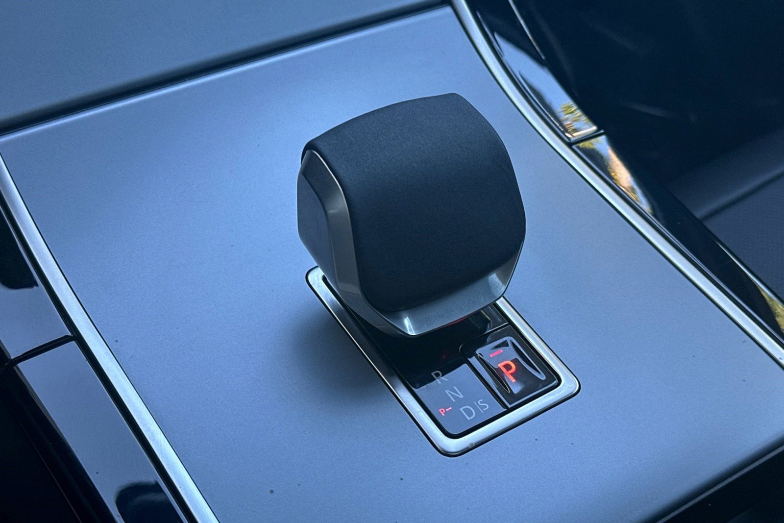 Certified 2025 Land Rover Range Rover Velar S image 24