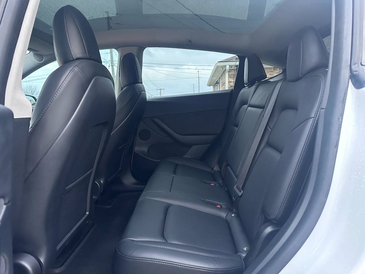 Used 2022 Tesla Model Y Long Range image 14
