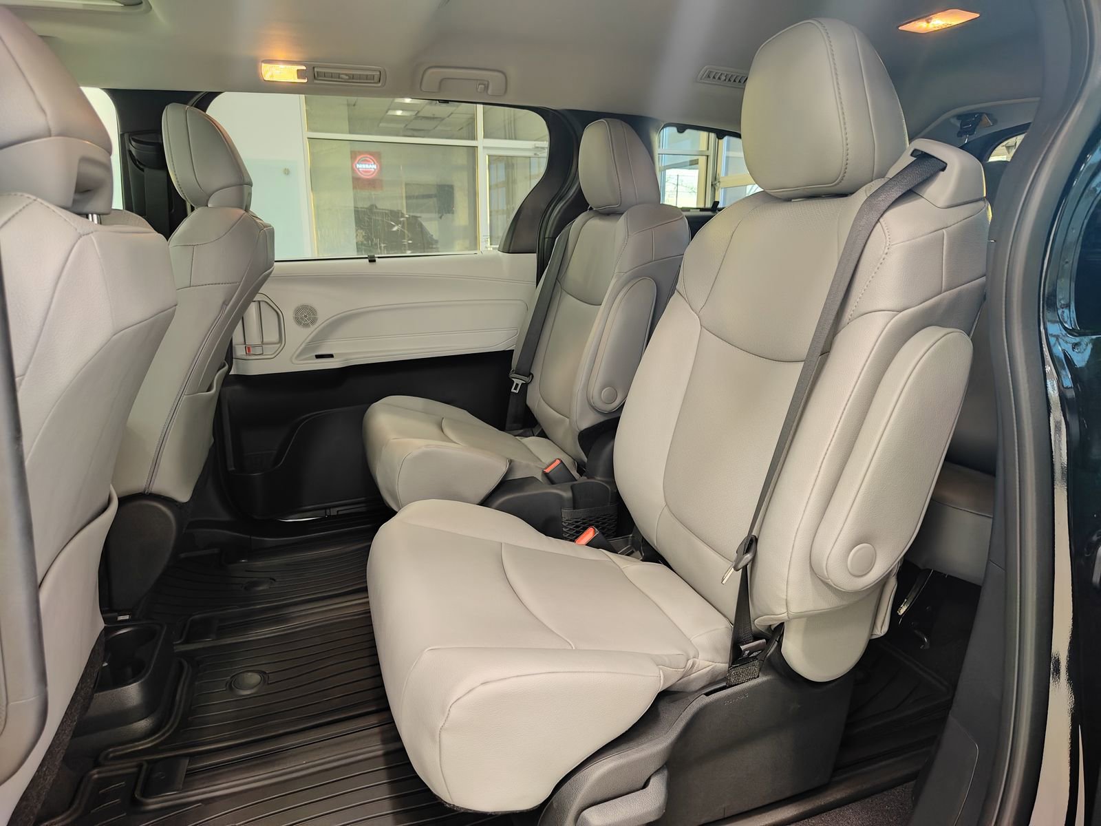 New 2026 Toyota Sienna XLE image 12