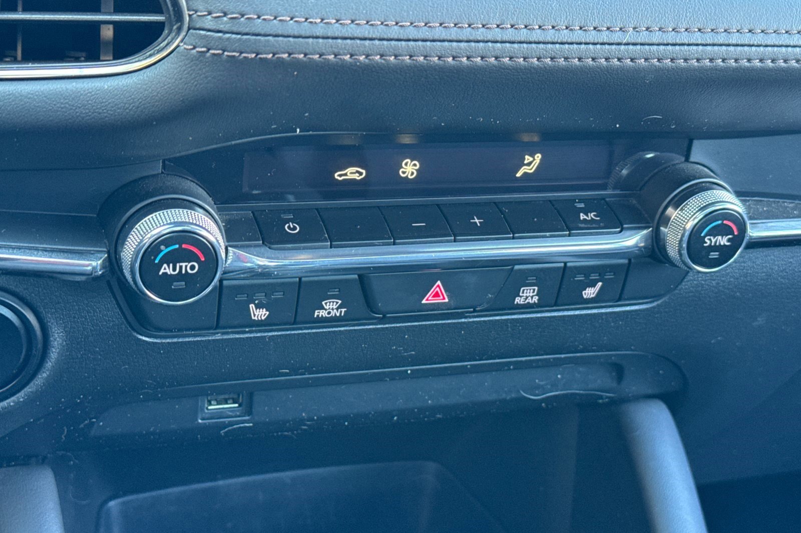 Used 2019 MAZDA MAZDA3 AWD Hatchback w/ Premium Pkg image 17